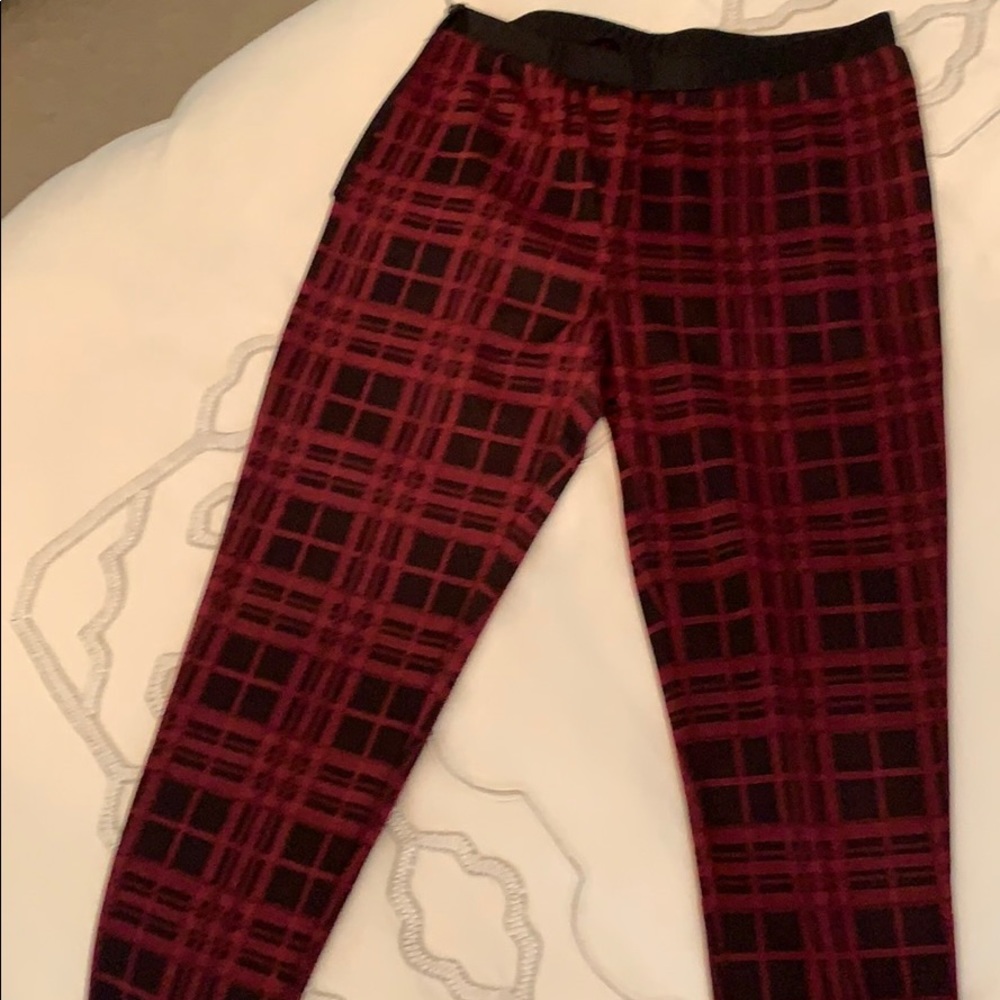 Romeo and Juliet Couture red/black plaid leggings